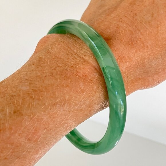 Vintage Small Jade Bangle Bracelet - Picture 2 of 13